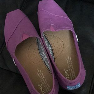 💜PURPLE TOMS SHOES SIZE 8 LIKE NEW CONDITION💜